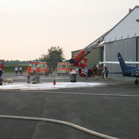 Bild vergrern: Feuerwehrbung am Flugplatz Damme