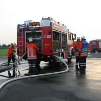 Bild vergrern: Feuerwehrbung am Flugplatz Damme