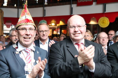 Bild vergrößern: Bürgermeister Gerd Muhle (links) empfängt als prominenten Gast den Chef des Bundeskanzleramts Peter Altmaier