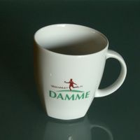 Bild vergrößern: Kaffeebecher: Porzellantasse weiß, Durchmesser: 85 mm, Höhe: 100 mm, Inhalt: 0,35 l, Preis: 5,00 €