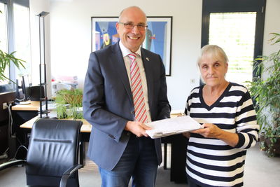 Unterschriftensammlung f&uuml;r Erhalt der Buslinie 585 Damme - Osnabr&uuml;ck &uuml;bergeben