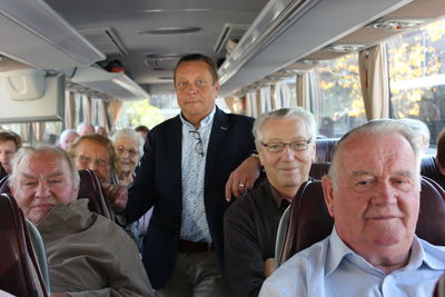 Bild vergrößern: Gerd Dieter Braß (Mitte) von der Stadt Damme organisierte die diesjährige Seniorenfahrt nach Visbek
