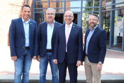 Bild vergrößern: (v.l.): Mike Otte, Werner Fischer, Bürgermeister Gerd Muhle und Rolf Mähler
