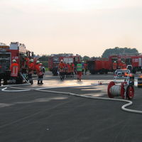 Bild vergrößern: Feuerwehrübung am Flugplatz Damme