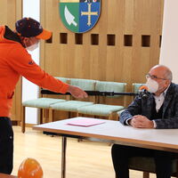 Bild vergr��ern: Das Interview: B�rgermeister Gerd Muhle und Schorse von NDR 1