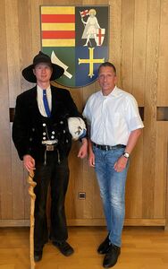 Dachdecker auf der Walz zu Besuch im Dammer Rathaus